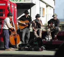 STREET SOUND: Impromptu session